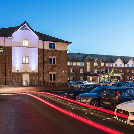 Holiday Inn Express London Gatwick Crawley, An Ihg Hotel Екстериор снимка