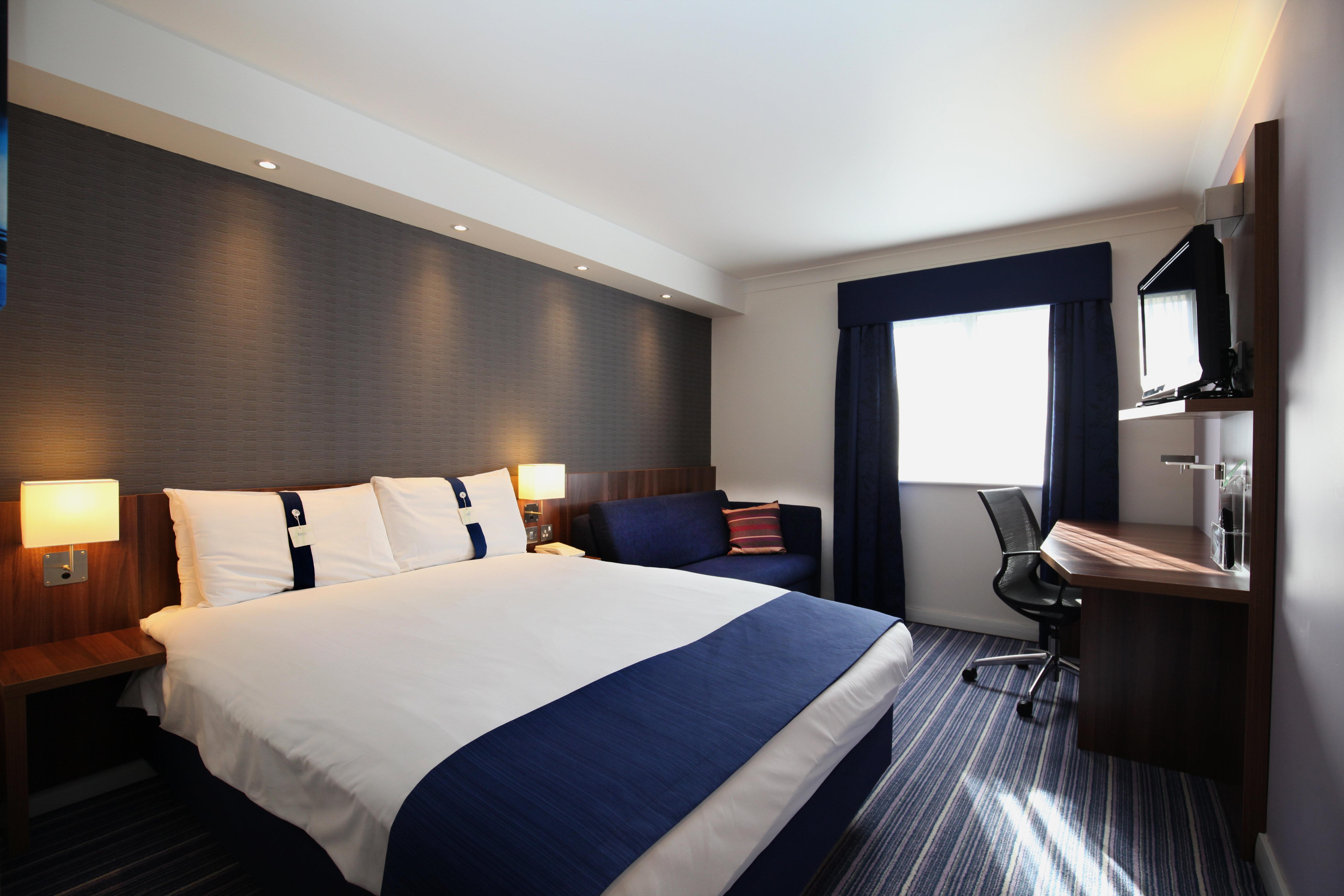 Holiday Inn Express London Gatwick Crawley, An Ihg Hotel Екстериор снимка