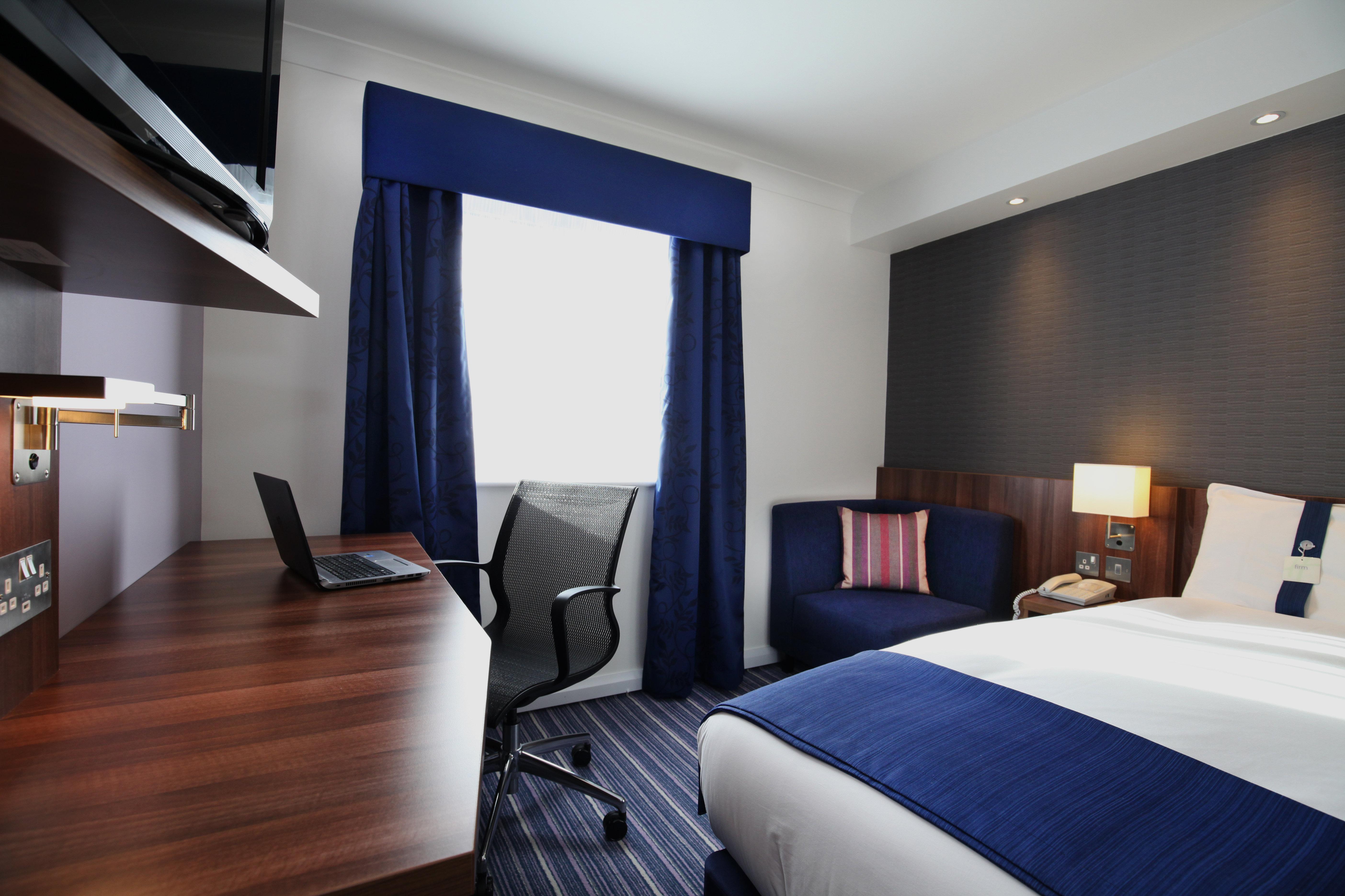 Holiday Inn Express London Gatwick Crawley, An Ihg Hotel Екстериор снимка