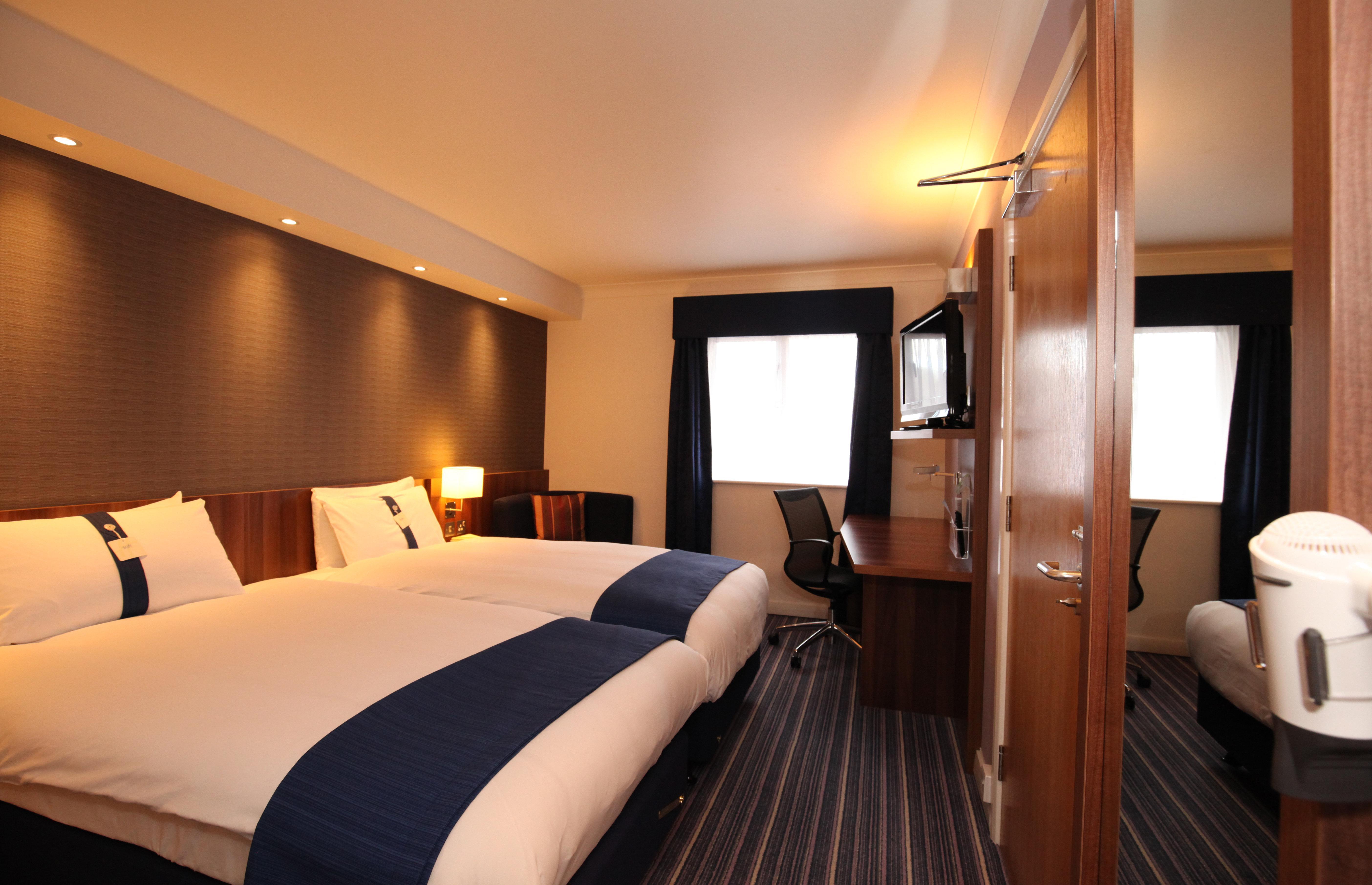 Holiday Inn Express London Gatwick Crawley, An Ihg Hotel Екстериор снимка