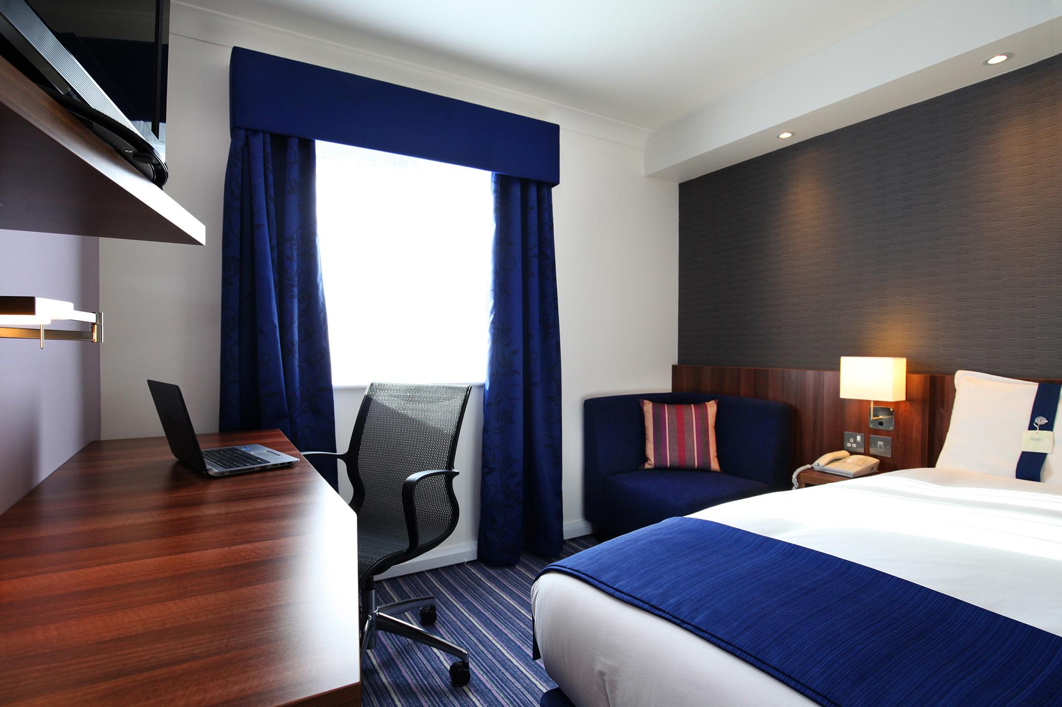 Holiday Inn Express London Gatwick Crawley, An Ihg Hotel Екстериор снимка