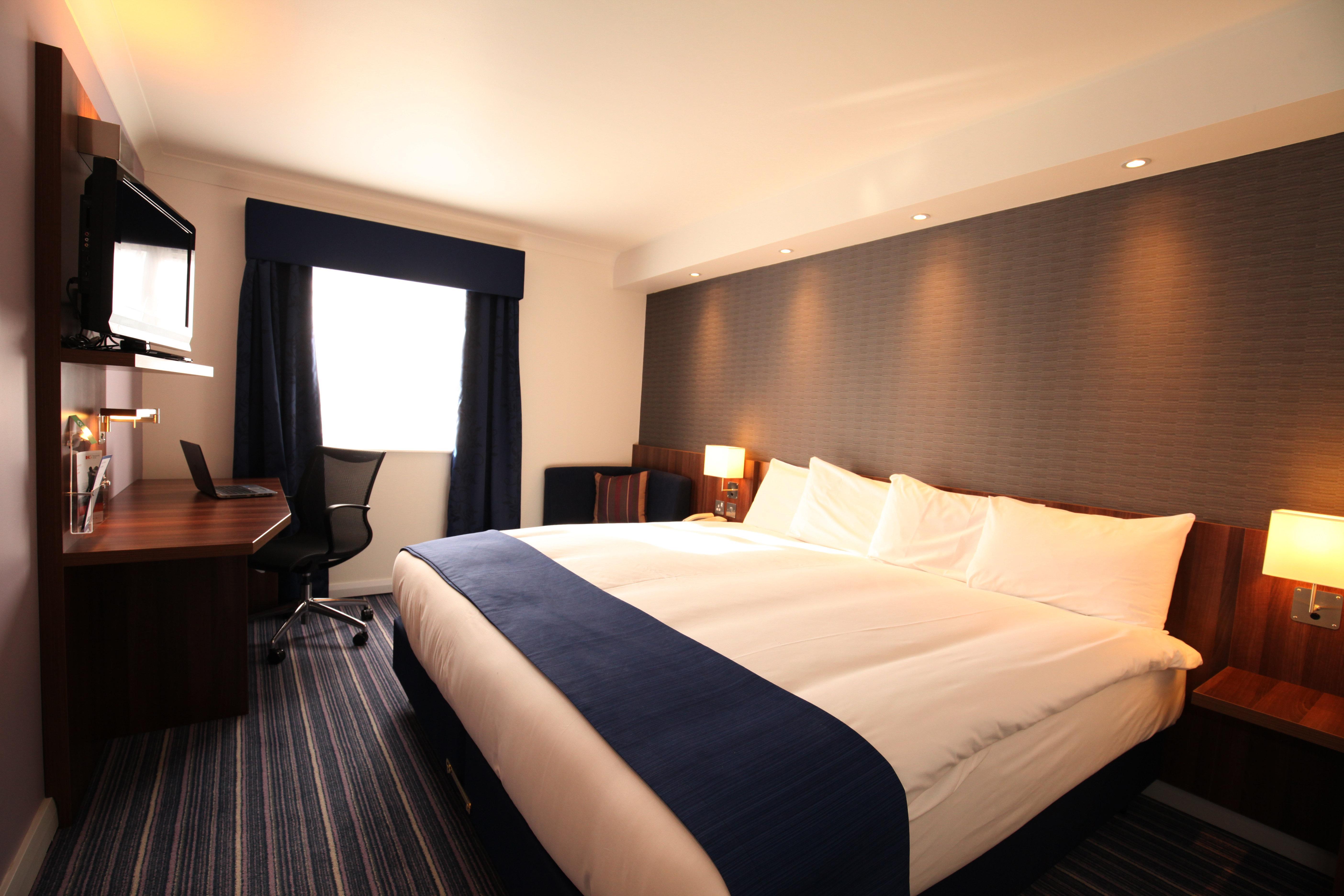 Holiday Inn Express London Gatwick Crawley, An Ihg Hotel Екстериор снимка