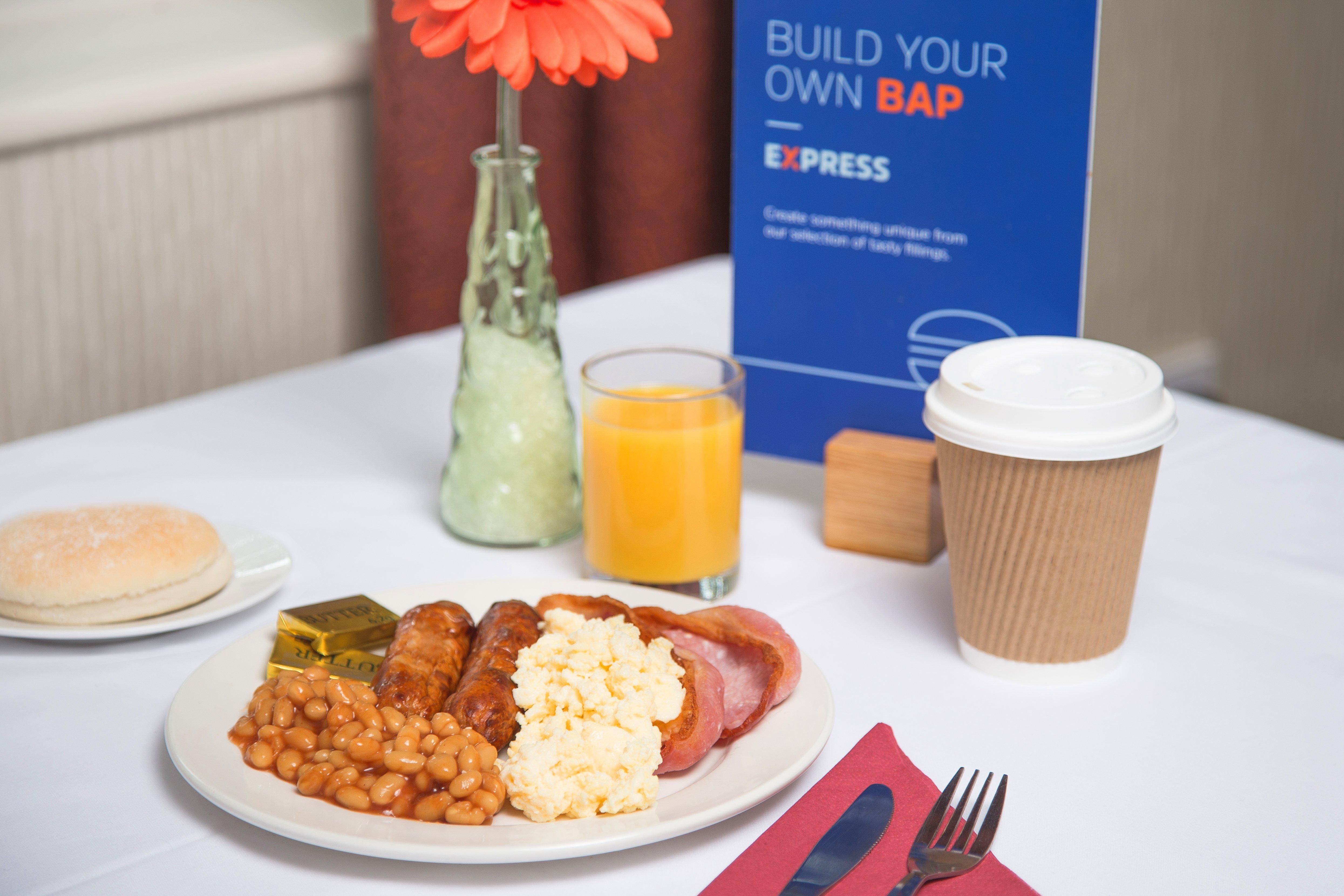 Holiday Inn Express London Gatwick Crawley, An Ihg Hotel Екстериор снимка