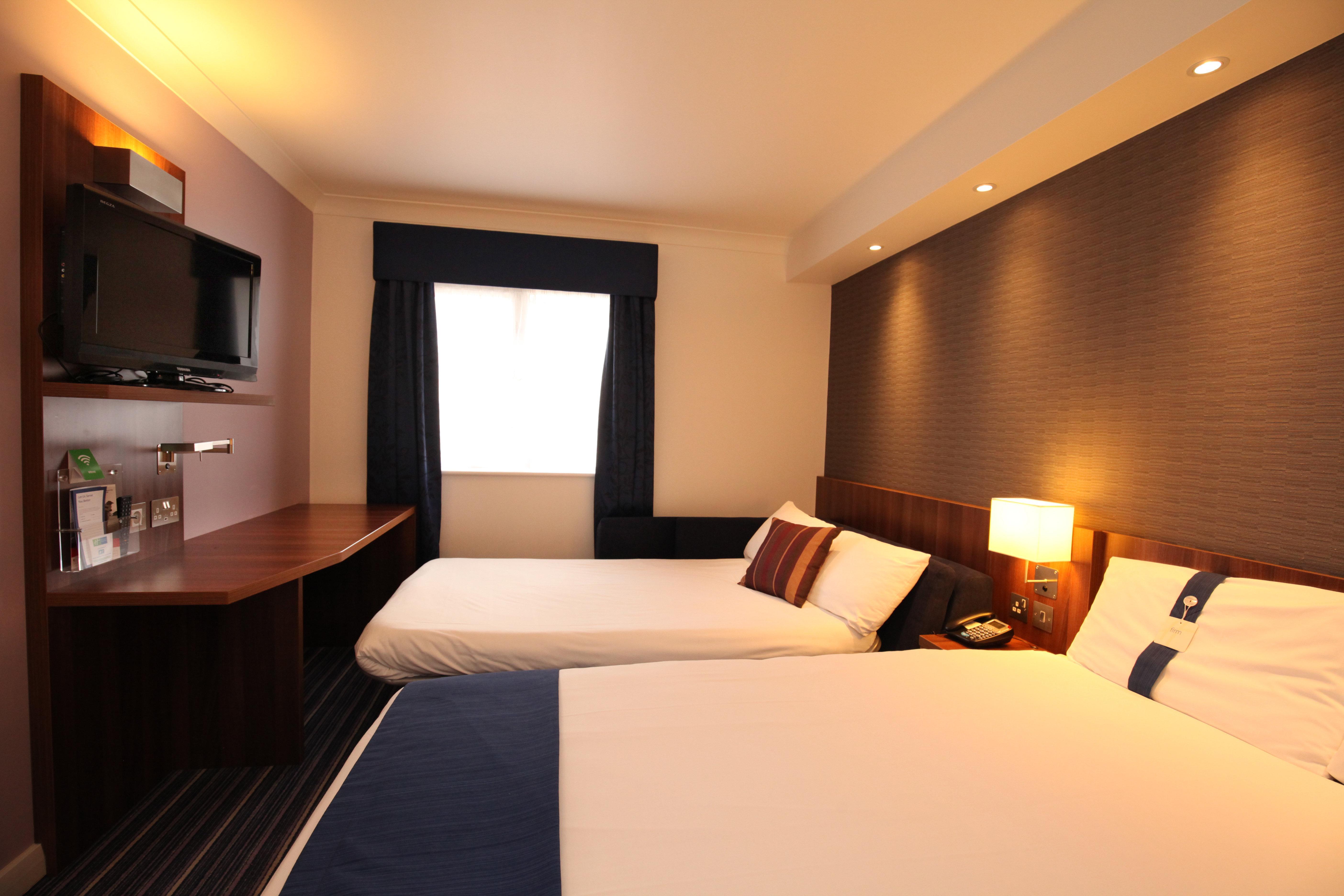 Holiday Inn Express London Gatwick Crawley, An Ihg Hotel Екстериор снимка