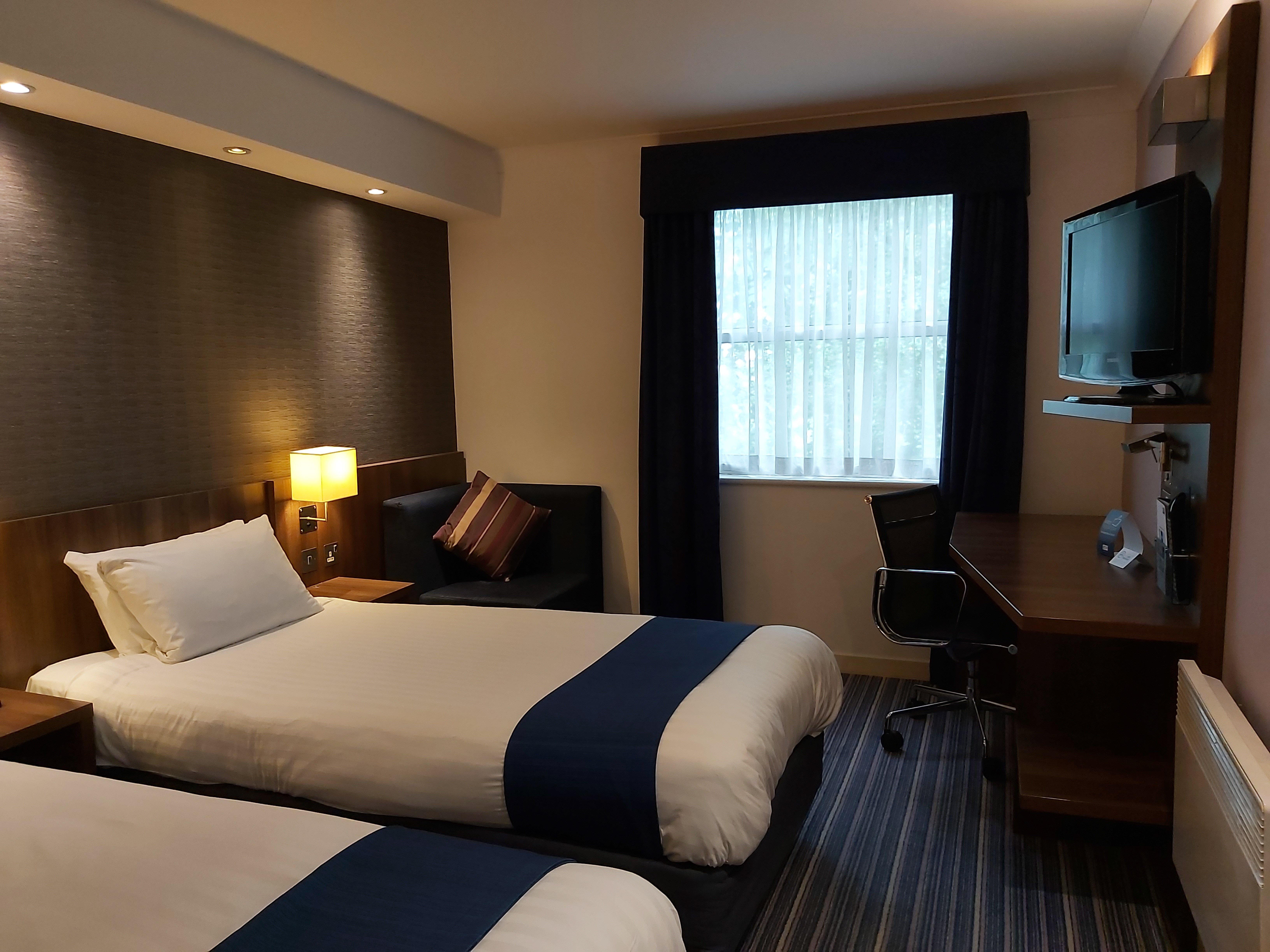 Holiday Inn Express London Gatwick Crawley, An Ihg Hotel Екстериор снимка