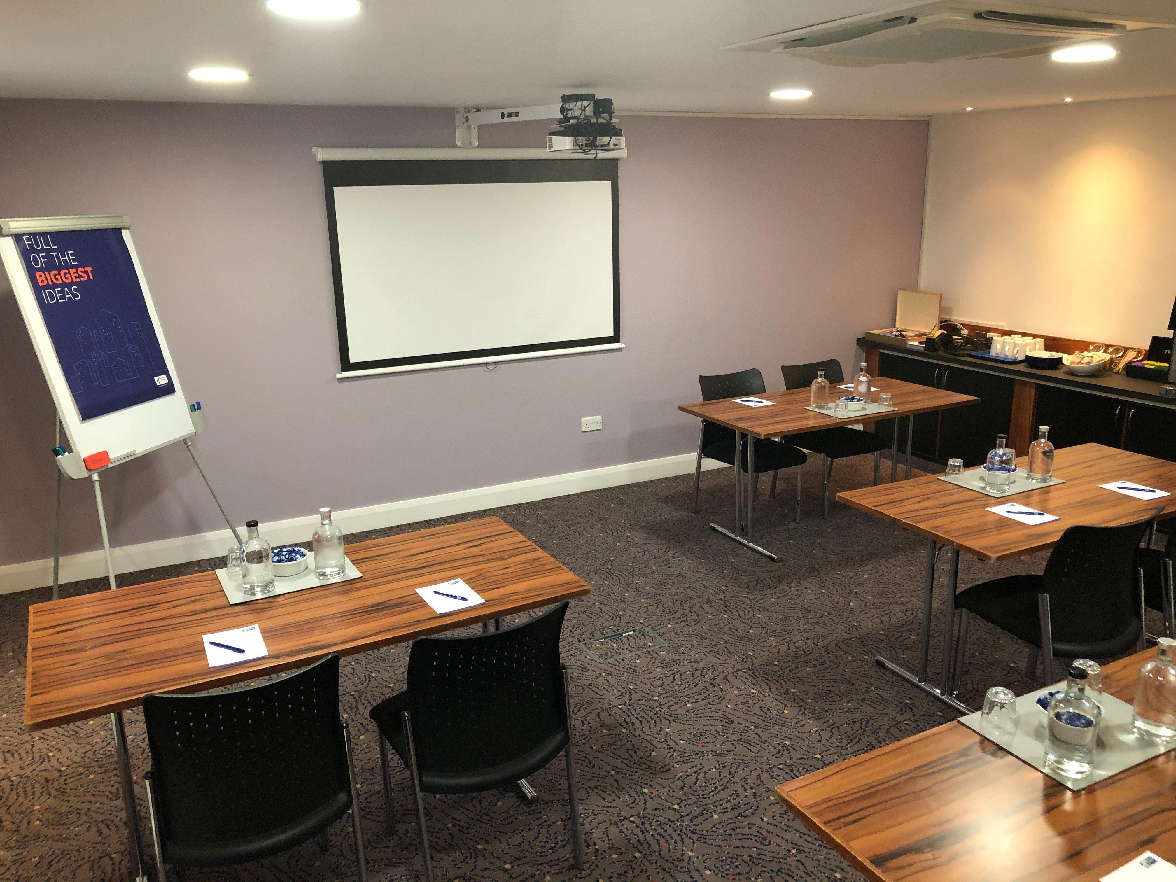 Holiday Inn Express London Gatwick Crawley, An Ihg Hotel Екстериор снимка