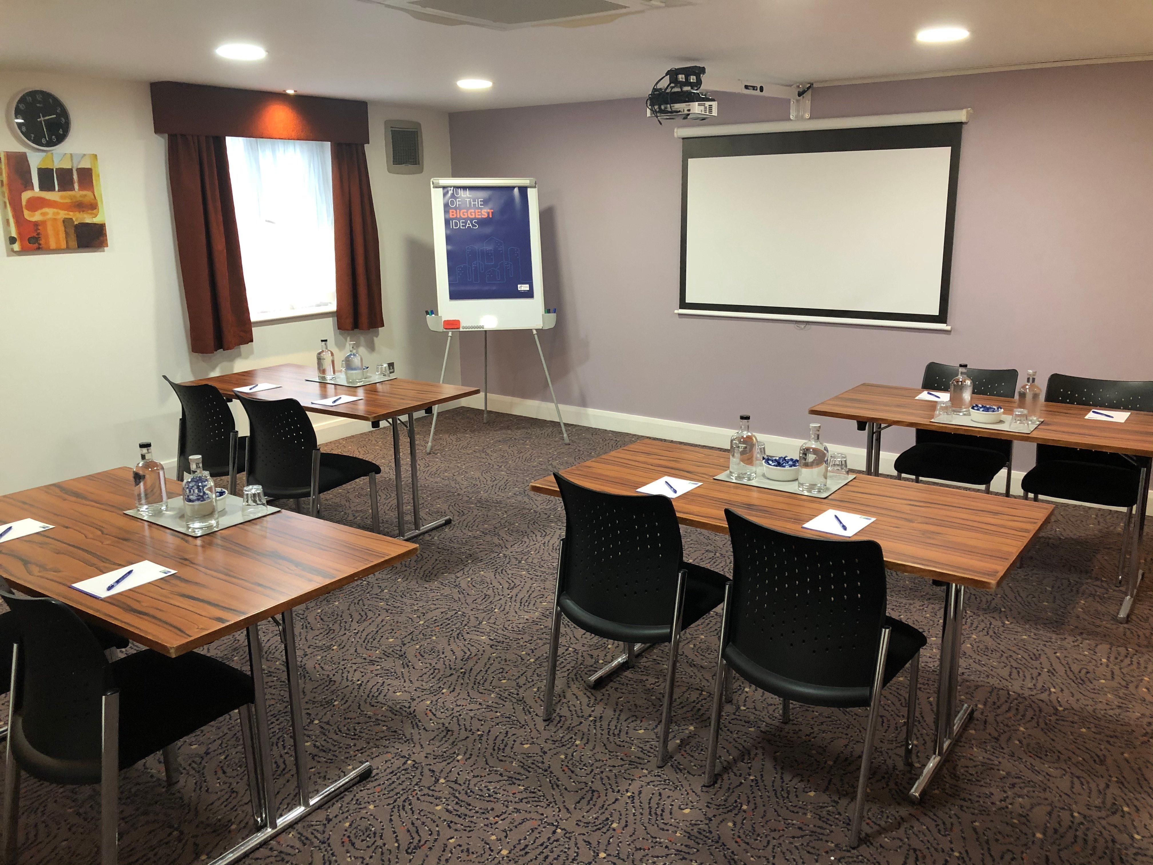 Holiday Inn Express London Gatwick Crawley, An Ihg Hotel Екстериор снимка