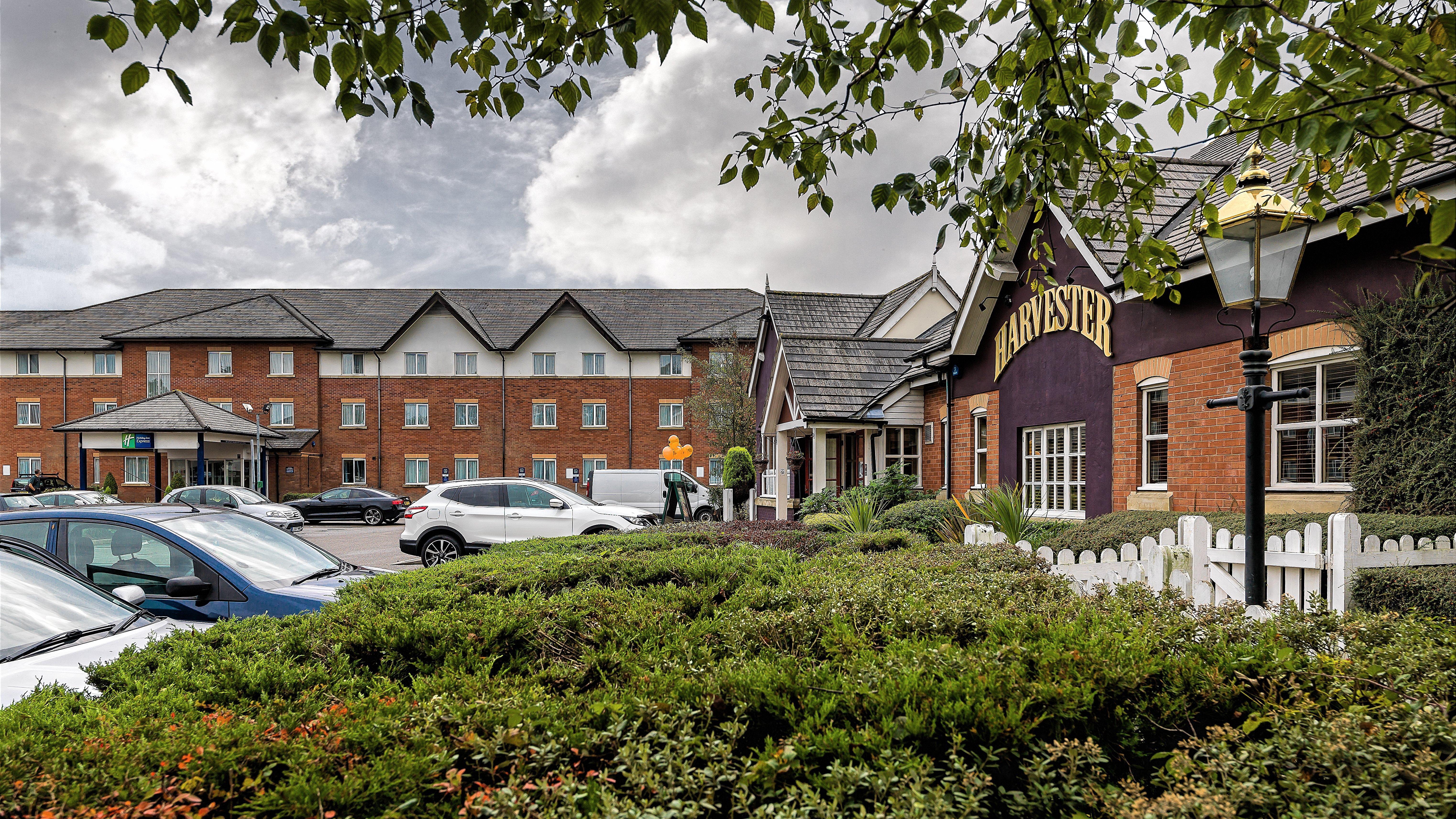 Holiday Inn Express London Gatwick Crawley, An Ihg Hotel Екстериор снимка