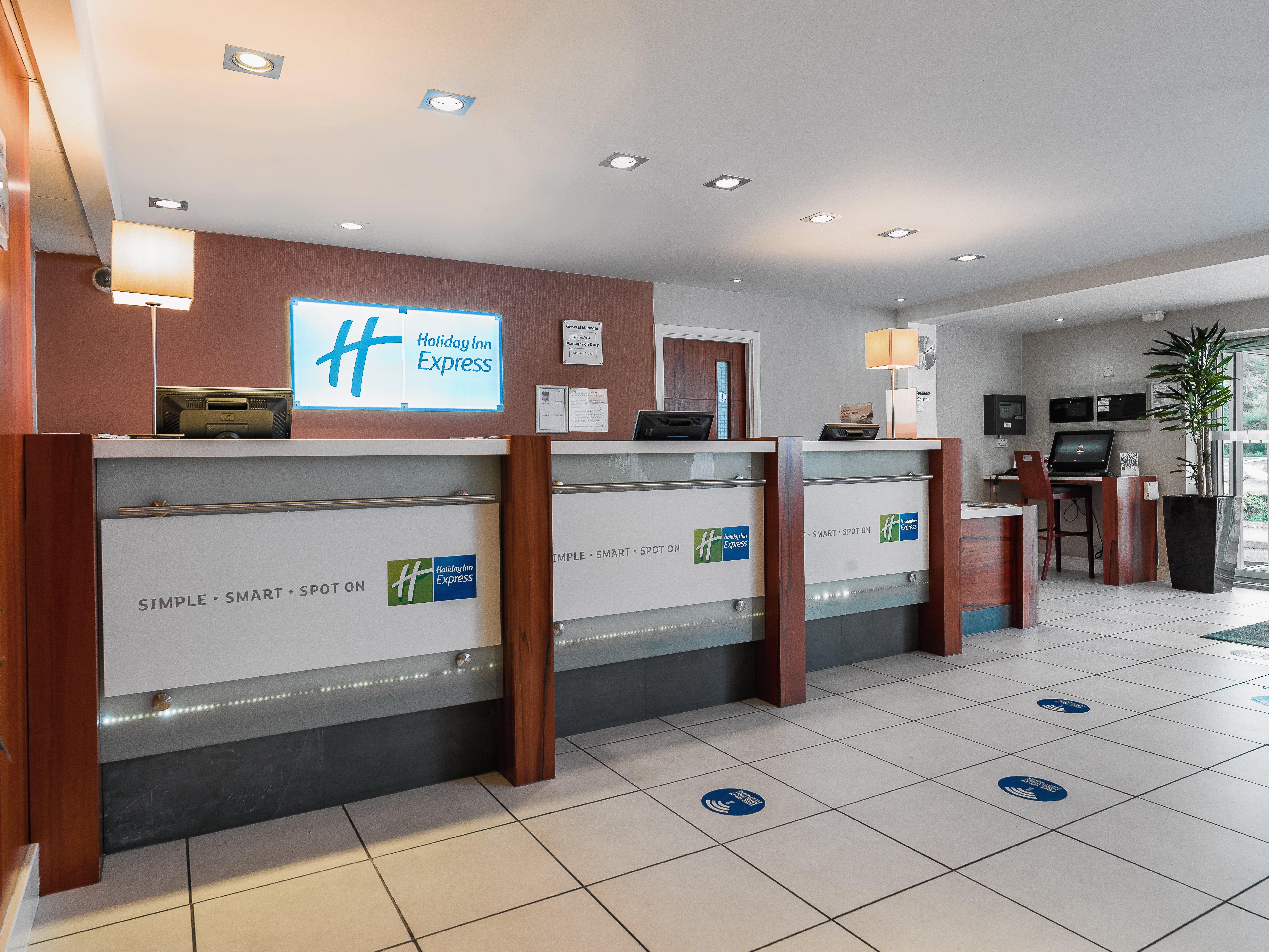 Holiday Inn Express London Gatwick Crawley, An Ihg Hotel Екстериор снимка
