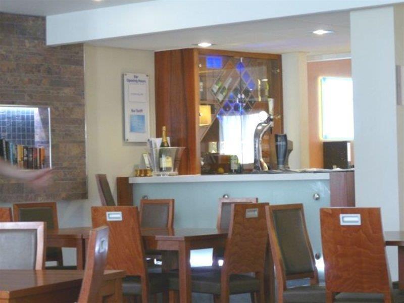 Holiday Inn Express London Gatwick Crawley, An Ihg Hotel Екстериор снимка