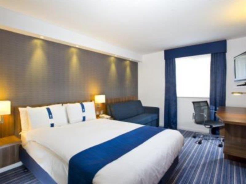 Holiday Inn Express London Gatwick Crawley, An Ihg Hotel Екстериор снимка