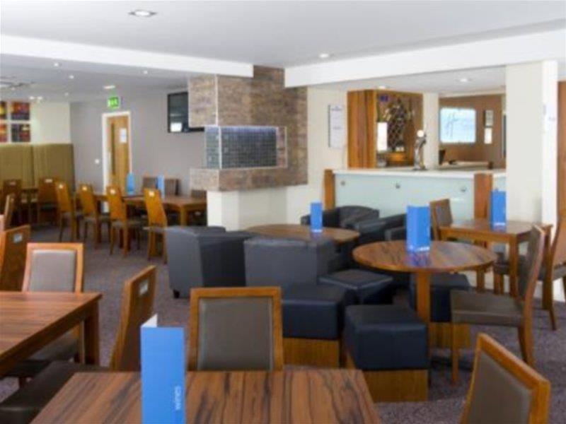 Holiday Inn Express London Gatwick Crawley, An Ihg Hotel Екстериор снимка