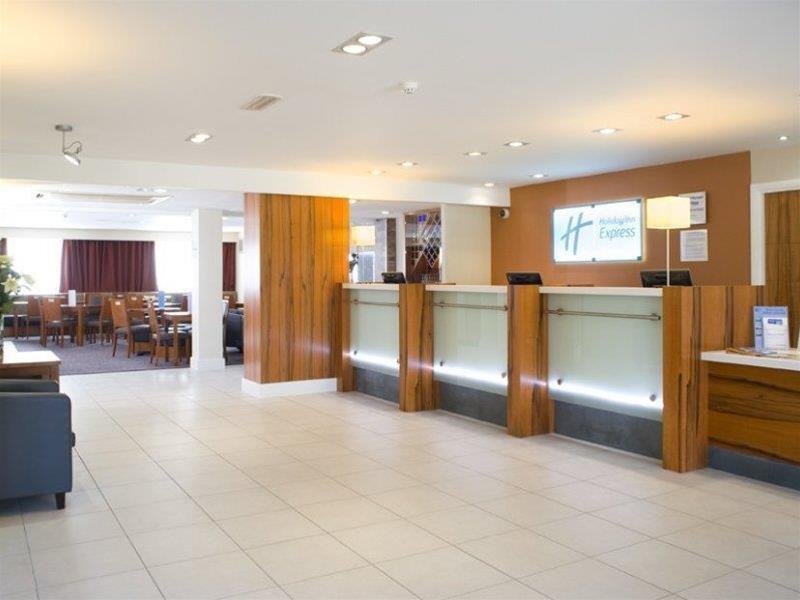 Holiday Inn Express London Gatwick Crawley, An Ihg Hotel Екстериор снимка