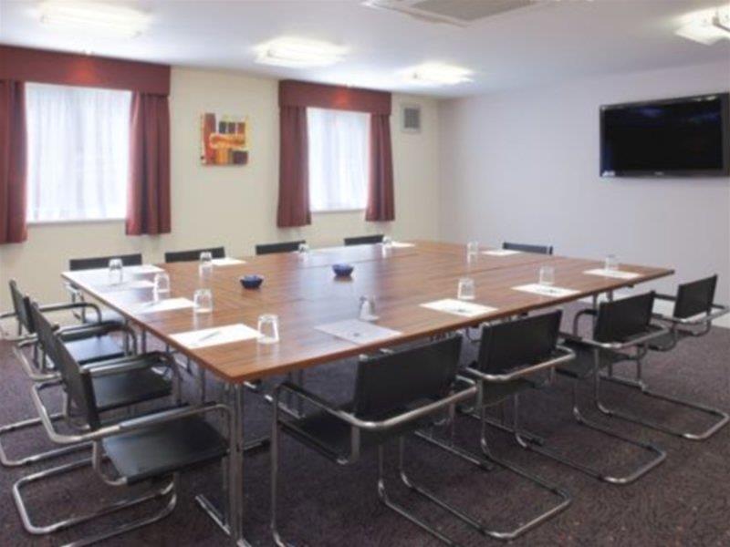 Holiday Inn Express London Gatwick Crawley, An Ihg Hotel Екстериор снимка