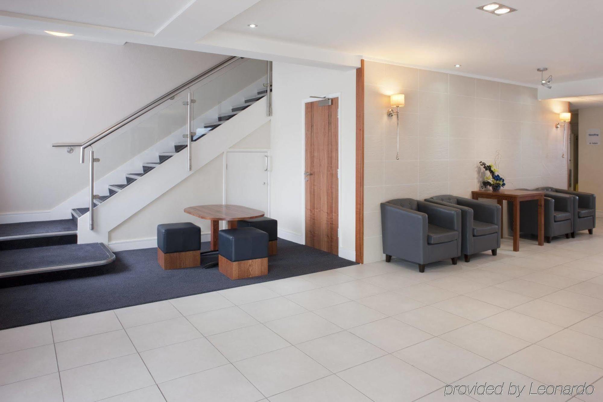 Holiday Inn Express London Gatwick Crawley, An Ihg Hotel Екстериор снимка